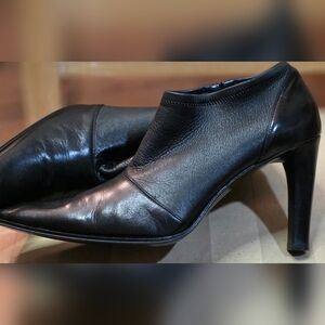 ANNE KLEIN COLLECTION BLACK LEATHER LADIES PUMPS SHOES SIZE 8 N